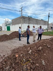 Supervisa Antonio Menéndez reposición de colector sanitario en la colonia Texas