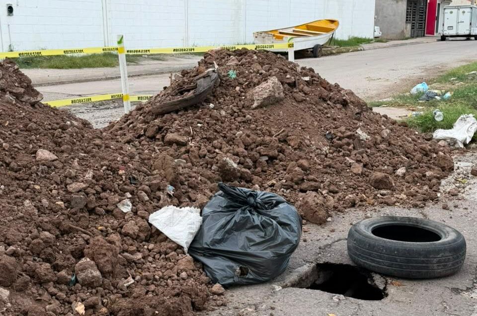 Supervisa Antonio Menéndez reposición de colector sanitario en la colonia Texas