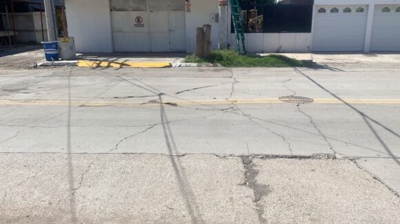 Detectan socavones de hasta 2.3 metros en el centro de Guasave; otras calles serán atendidas en 2027