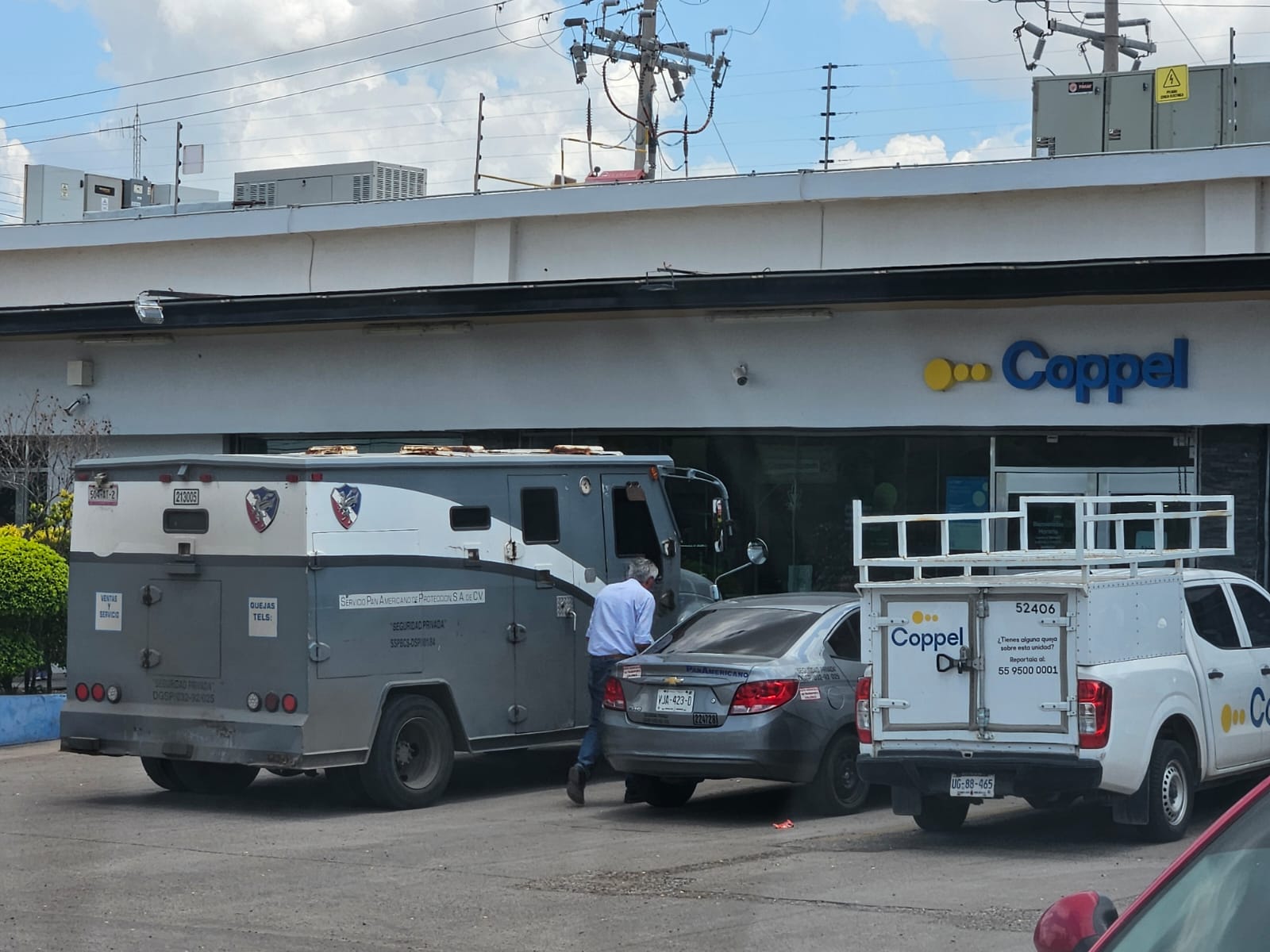 Sujeto se lleva 30 mil pesos tras asalto a un banco en Culiacán