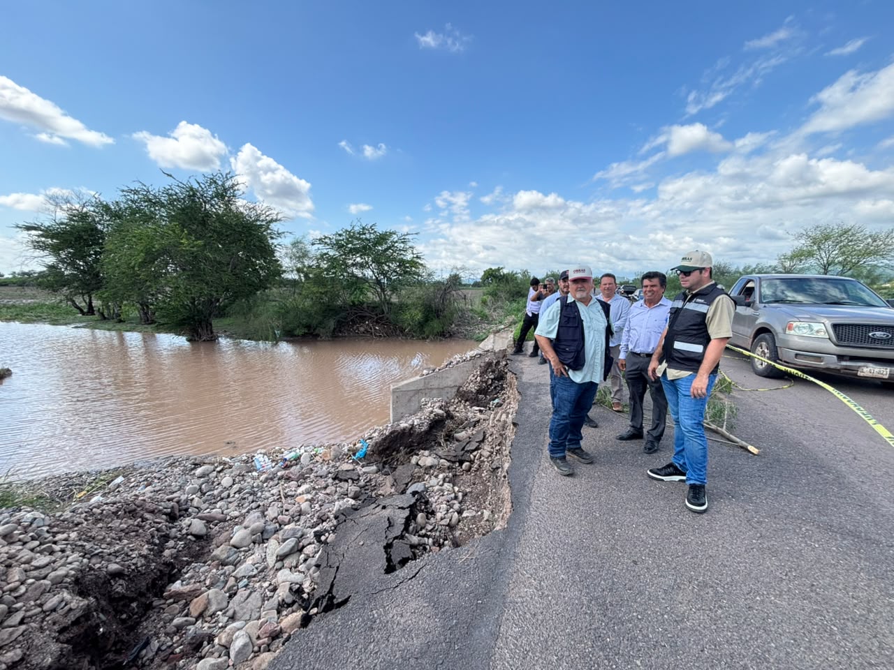 Obras Públicas estatal supervisa daños en carreteras tras fuertes lluvias