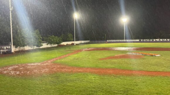 Se suspende la jornada nocturna por lluvia en el Estatal de Primera Fuerza; reprogramarán los encuentros