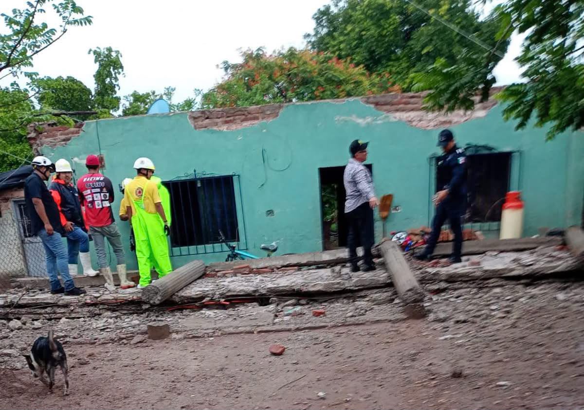 Techo de vivienda colapsa tras lluvias en Guasave