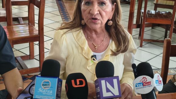 Tere Guerra plantea revisar la Ley de Movilidad tras reunirse con Taxis Verdes de Mazatlán