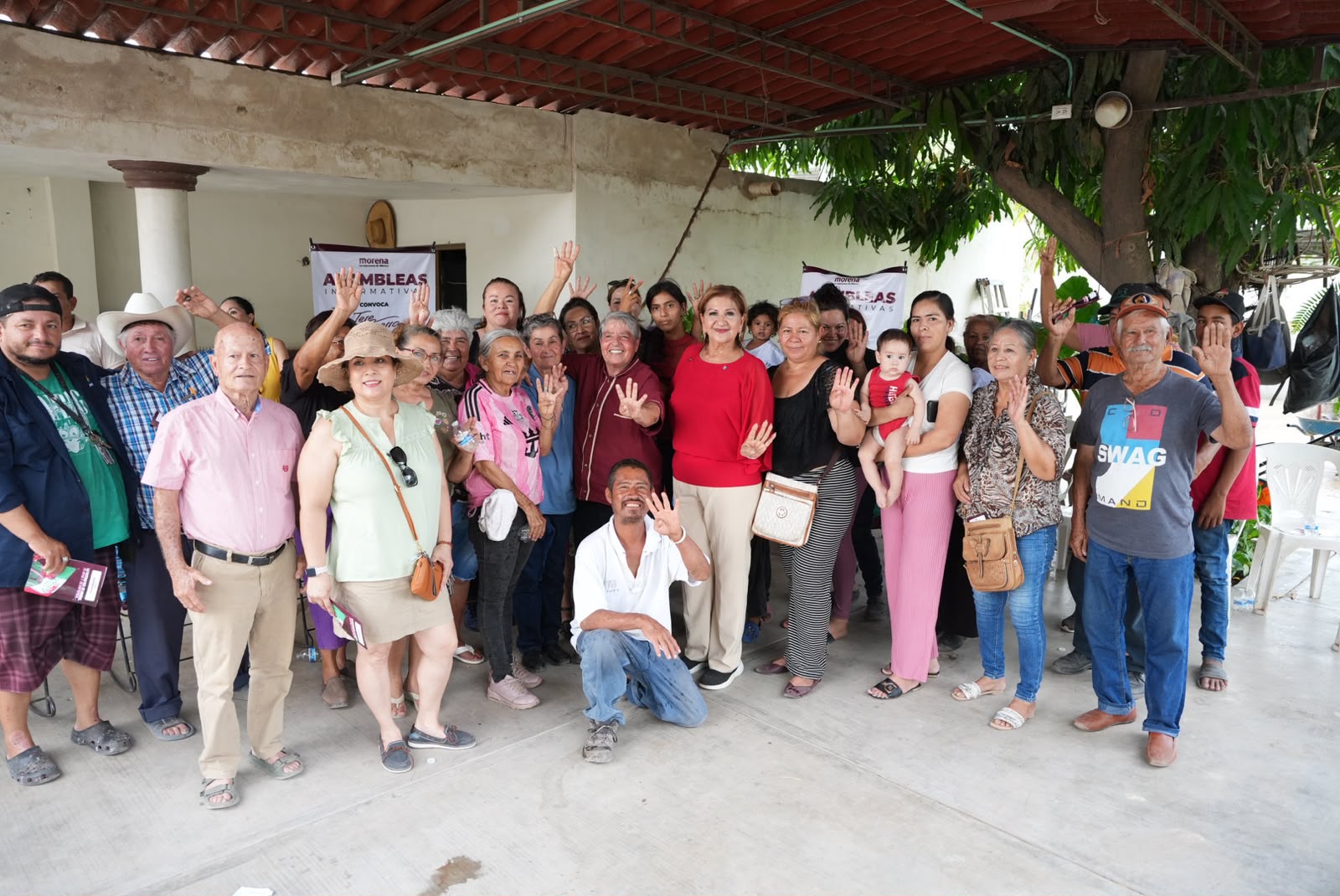 Tere Guerra en gira de trabajo en Guasave