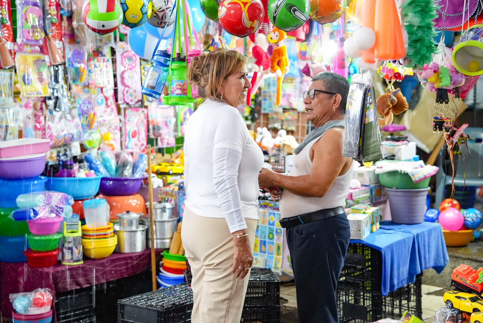 Tere Guerra en gira de trabajo en Guasave
