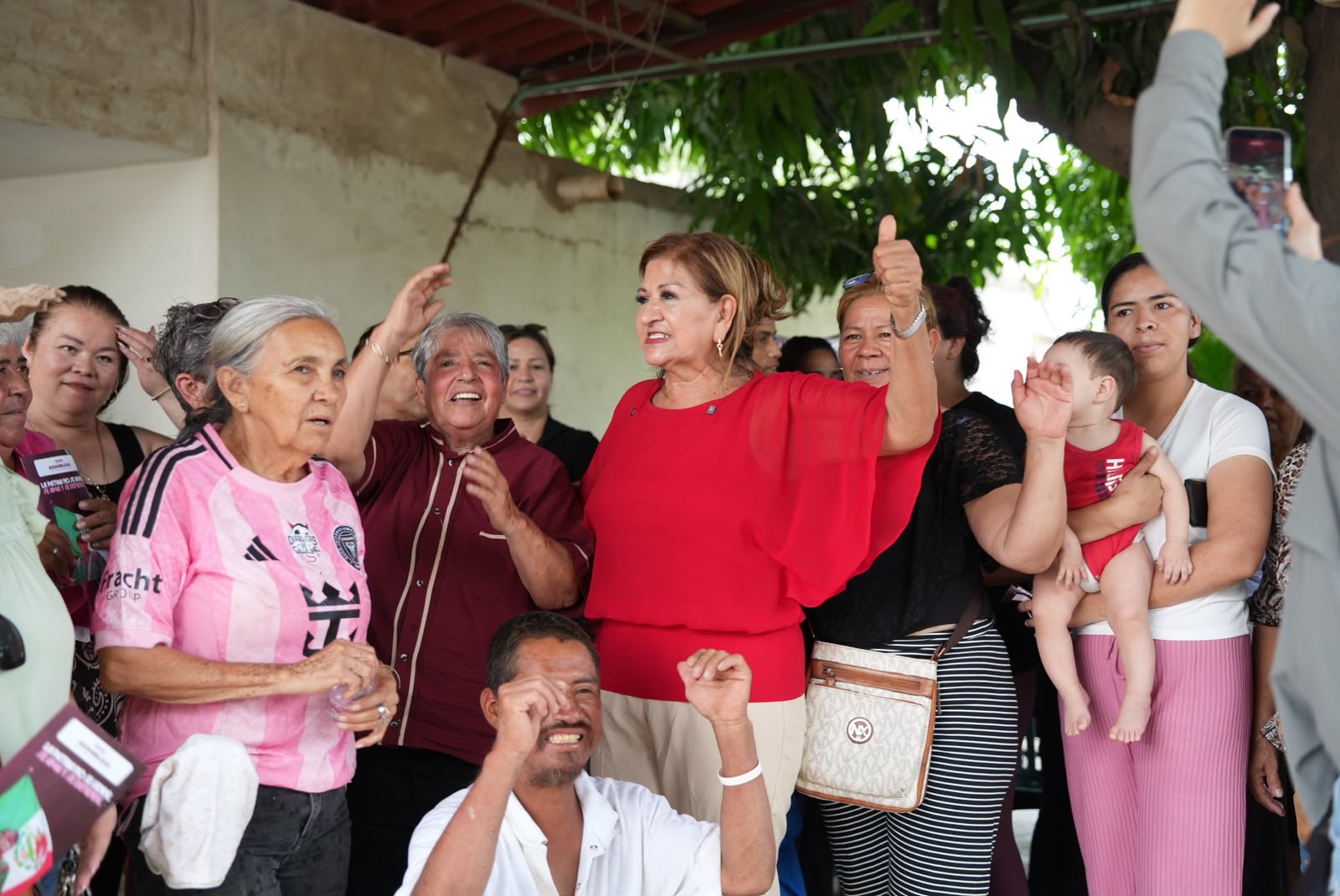 Tere Guerra en gira de trabajo en Guasave