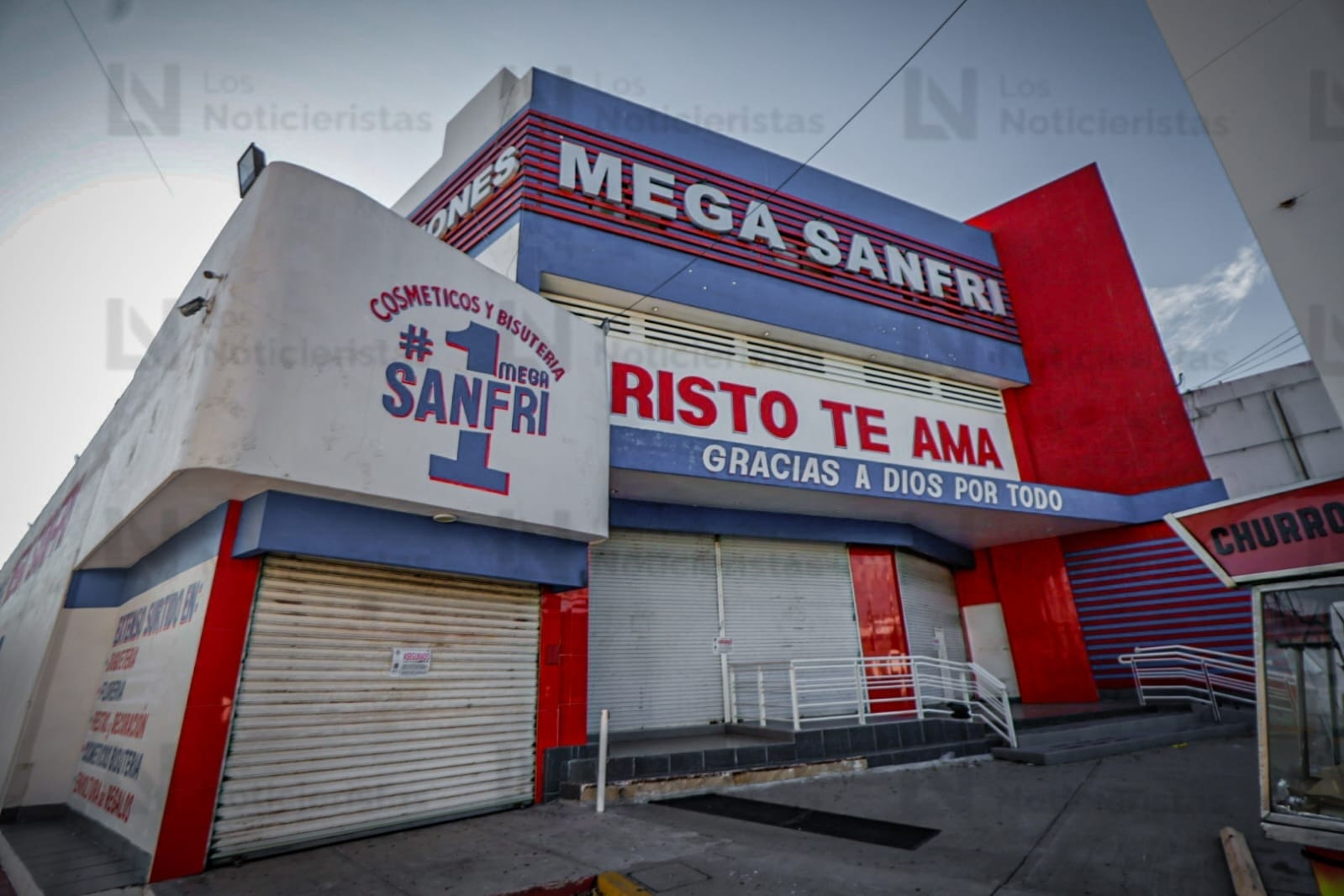 FGR asegura la tienda de importaciones Mega Sanfri en Culiacán