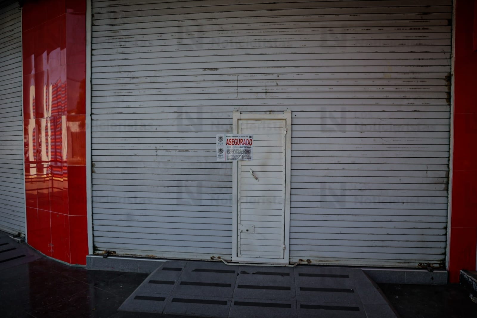 FGR asegura la tienda de importaciones Mega Sanfri en Culiacán