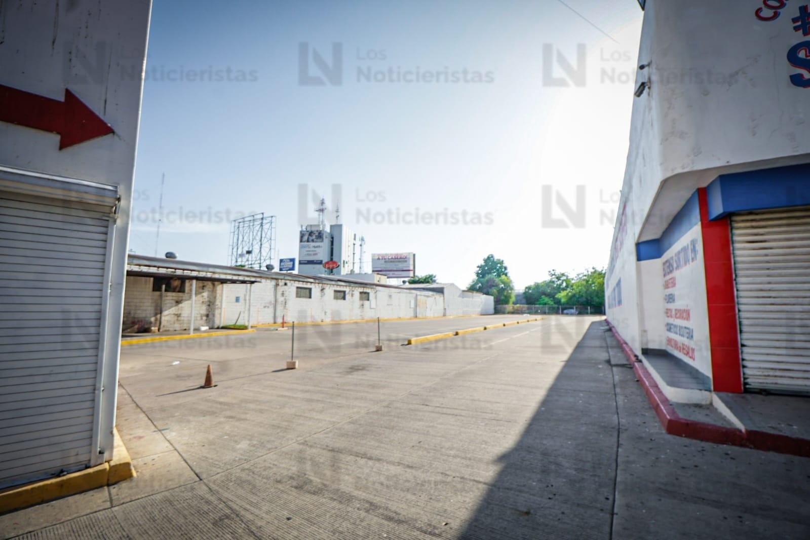 FGR asegura la tienda de importaciones Mega Sanfri en Culiacán
