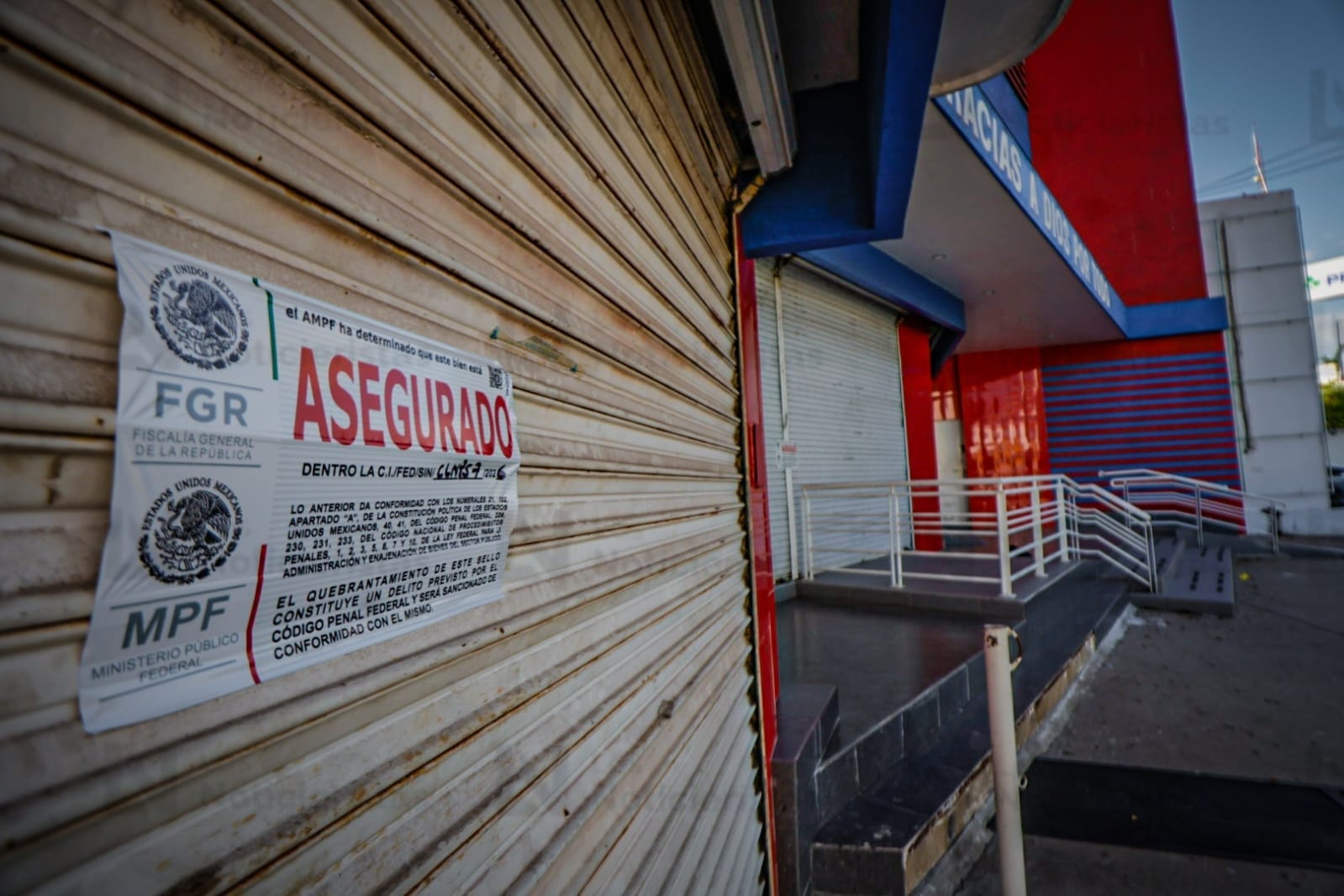 FGR asegura la tienda de importaciones Mega Sanfri en Culiacán