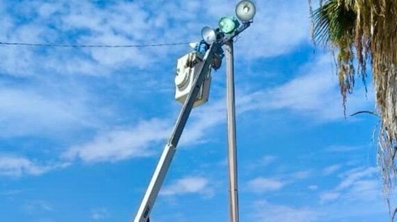 CFE mantiene trabajos para restablecer el servicio eléctrico tras las lluvias en Mazatlán, Sinaloa