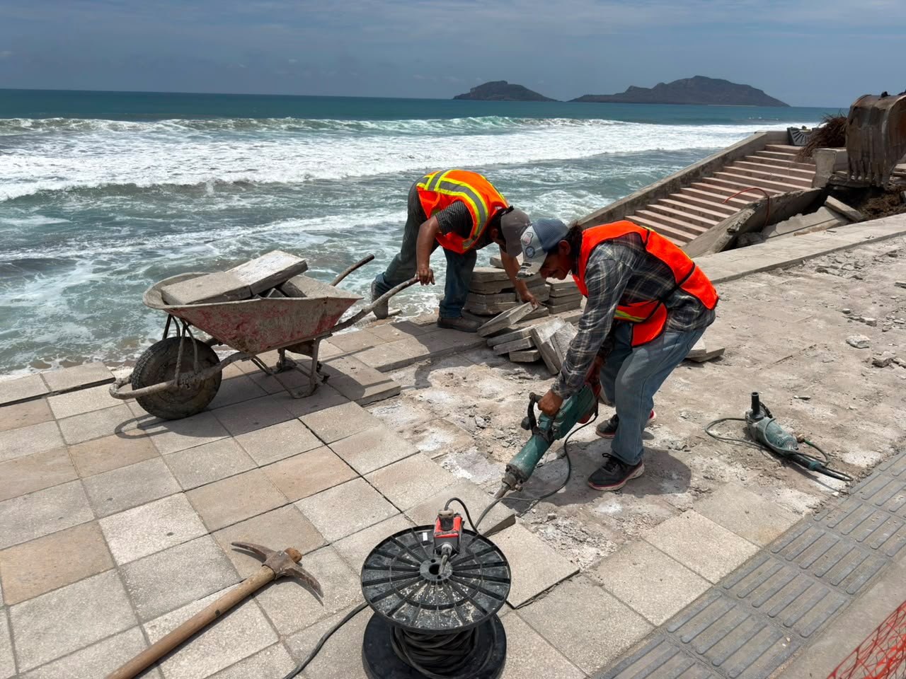 Trabajos de rehabilitación en el Malecón de Mazatlán