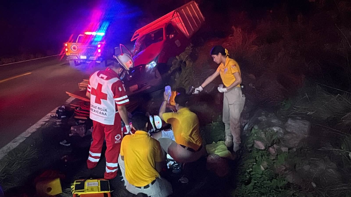 Un muerto y tres heridos en accidente sobre la carretera Mazatlán-San Ignacio