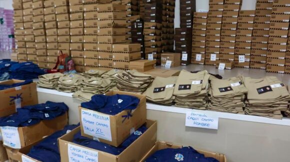 Ayuntamiento de Mazatlán entrega 942 paquetes de uniformes de verano a personal de Stasam