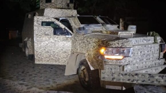 Aseguran dos vehículos ‘monstruo’ y una ametralladora en la sierra de Concordia, Sinaloa