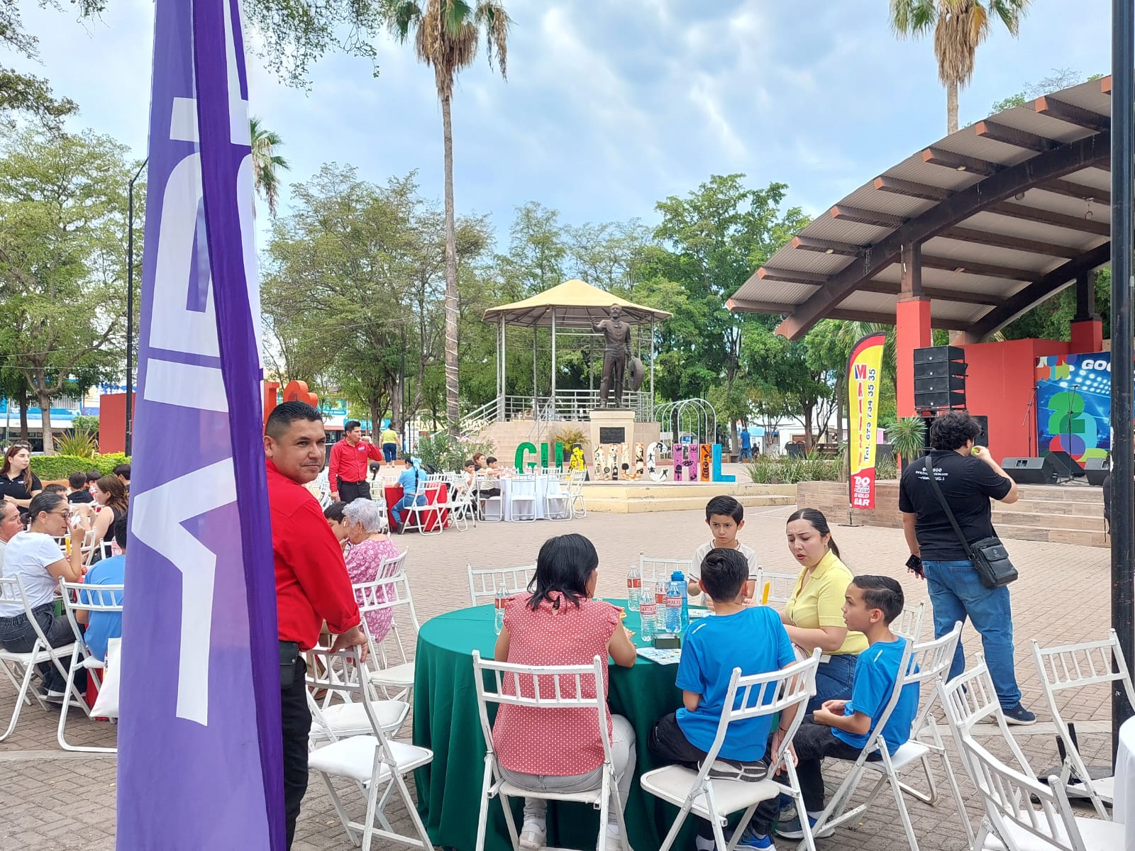 Vibra Radio Guamúchil y Macasa realizan Lotería Futbolera