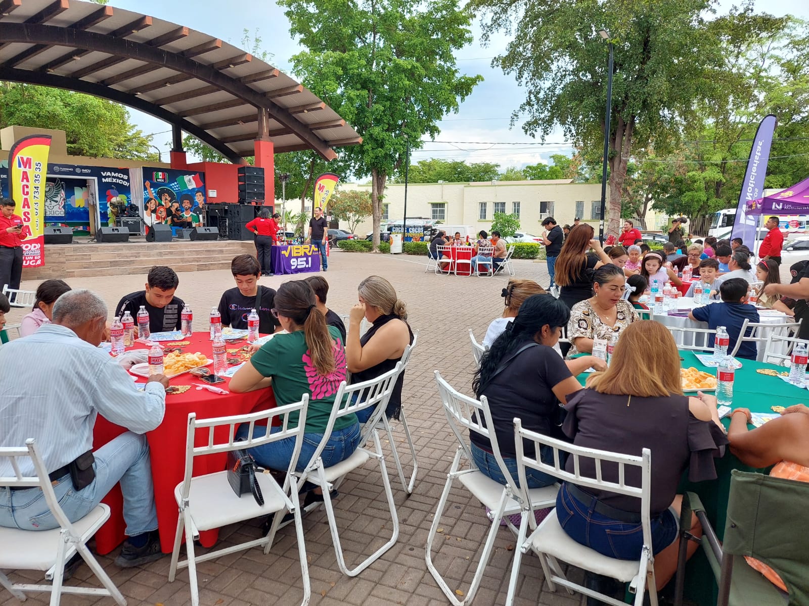 Vibra Radio Guamúchil y Macasa realizan Lotería Futbolera