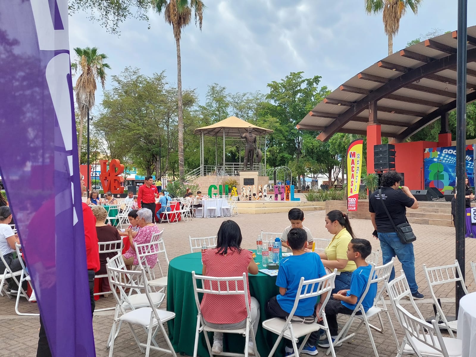 Vibra Radio Guamúchil y Macasa realizan Lotería Futbolera