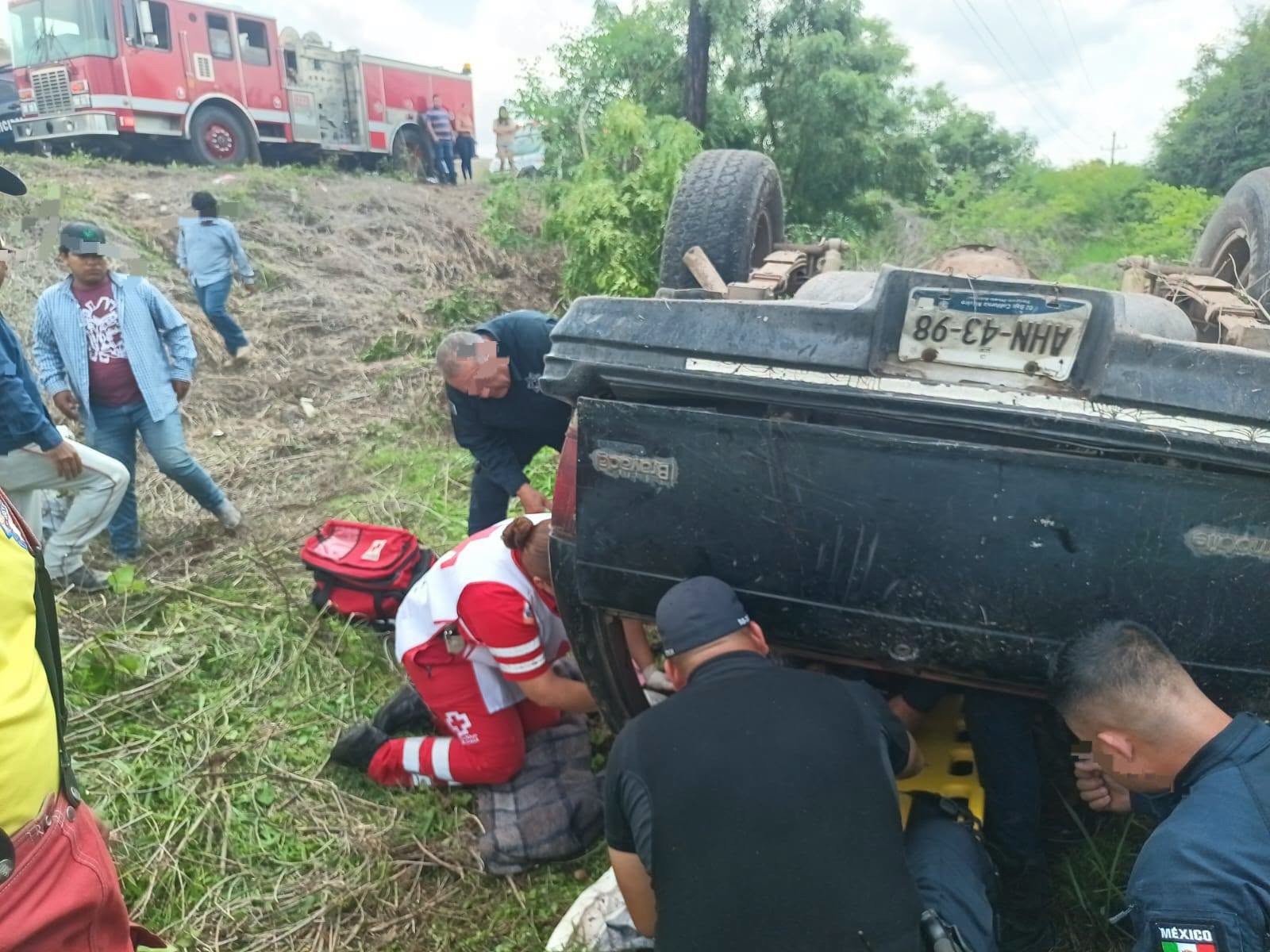 Volcadura en El Rosario, Sinaloa