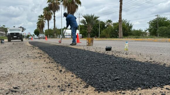 Ya suman más de 2 mil m2 de baches y grietas tapadas con asfalto en Ahome, Sinaloa