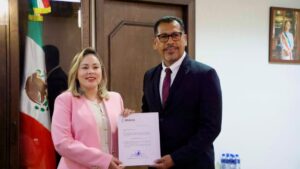 yeraldine bonilla toma protesta a efrain barrios como subsecretario de sebides sinaloa