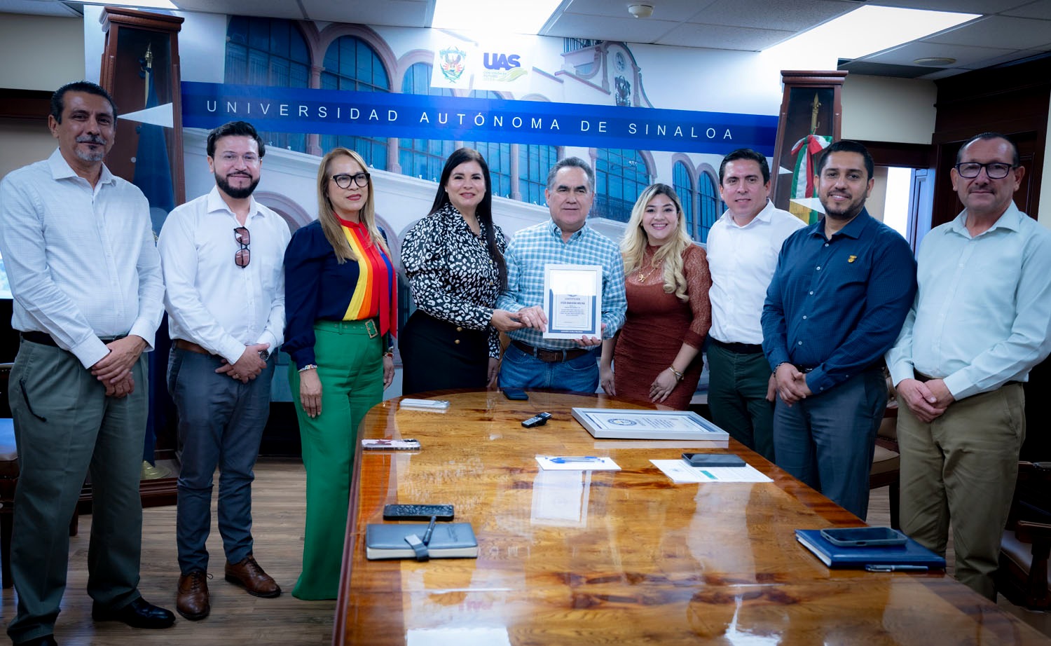 La UAS recibe el certificado oficial del Récord Guinness por clase masiva de boxeo fitness