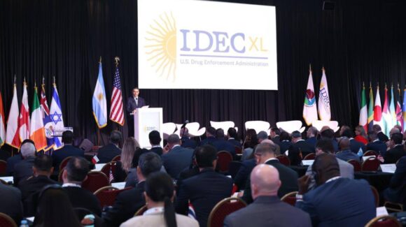 México presume reducción de homicidios y decomisos históricos en foro internacional