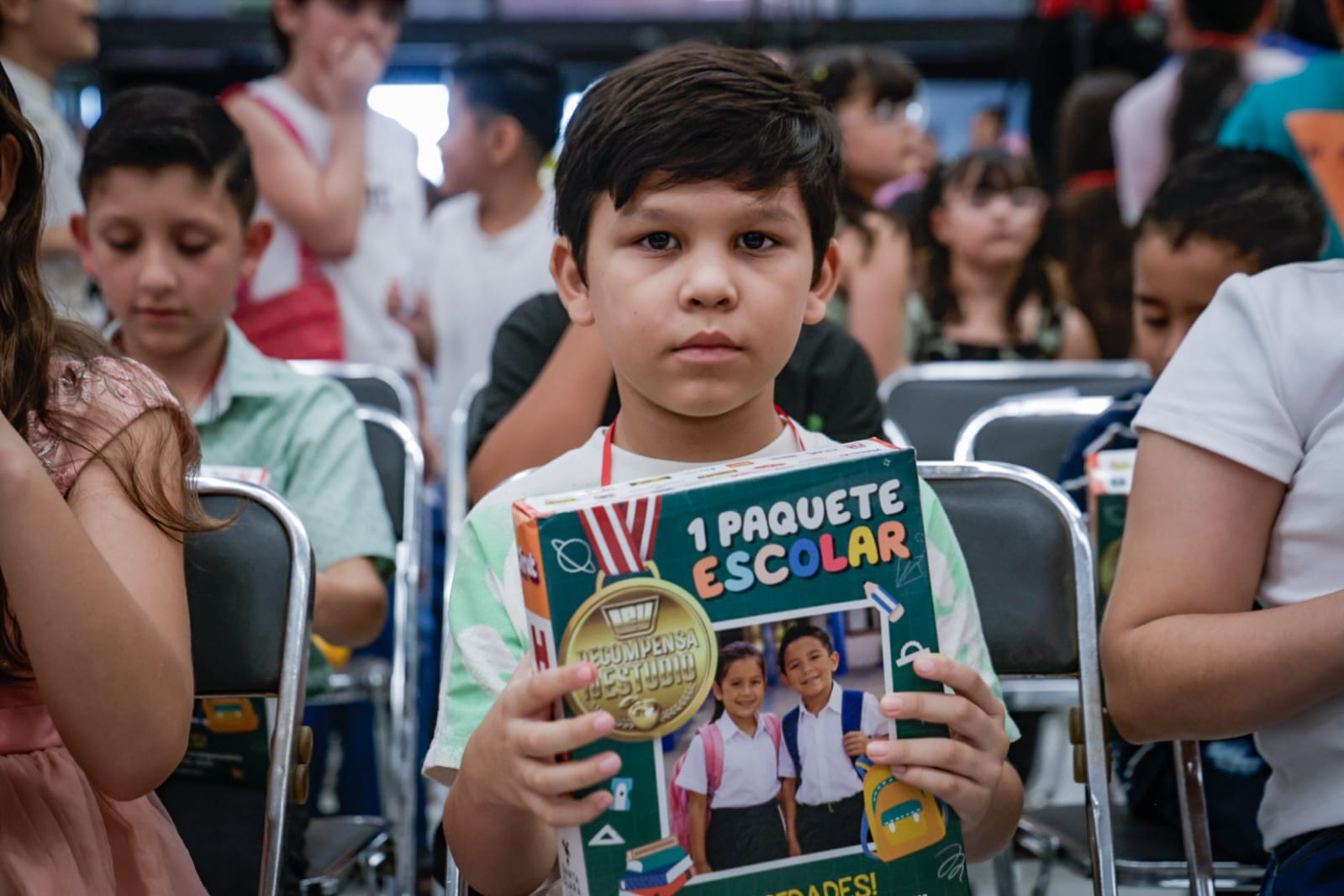Entrega de útiles escolares “Ley Recompensa tu Estudio”