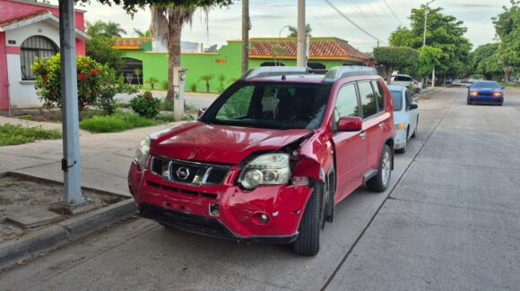 Adulto de 74 años ingresa a hospital tras sufrir accidente en su motocicleta, en Los Mochis, Sinaloa