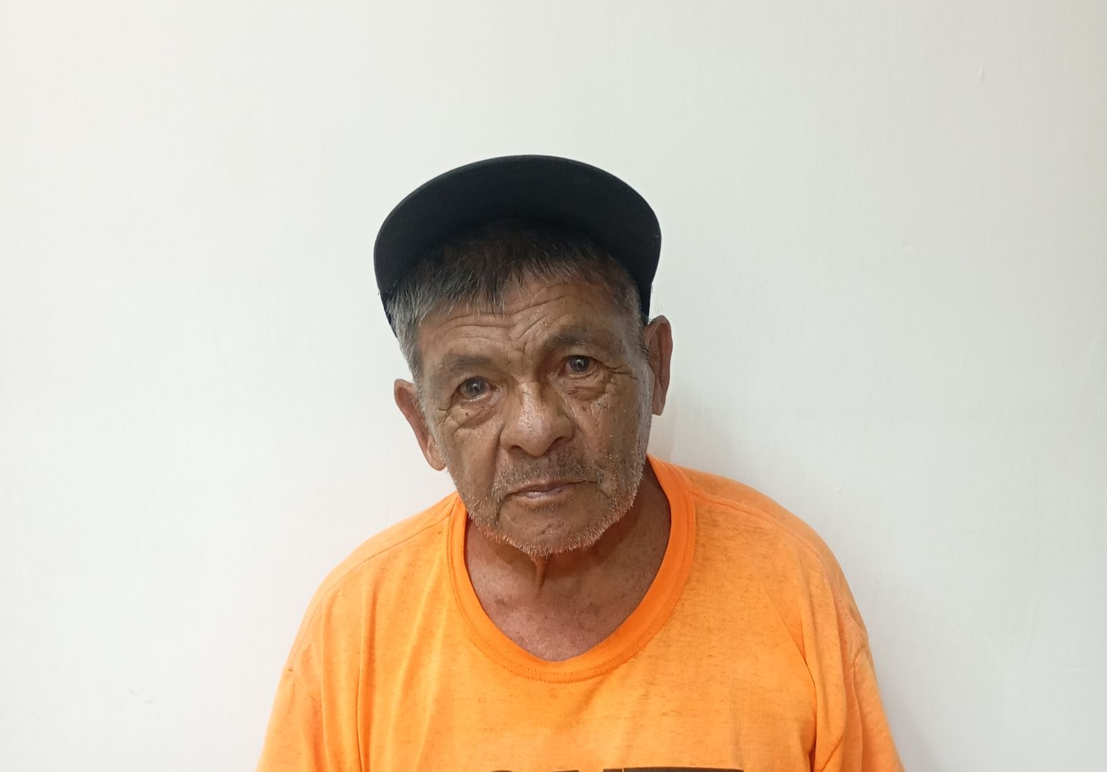 Adulto mayor camina desorientado en Higueras del Conchi; buscan a su familia en Mazatlán, Sinaloa