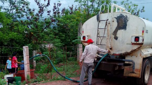 Sigue la distribución de agua en pipas a San José de Cahuinahua, tras detección de agua contaminada en canal