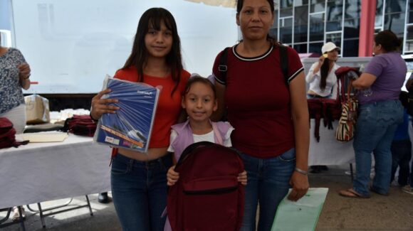 Mantiene abierto ayuntamiento de Ahome acopió de útiles escolares para niños de escasos recursos