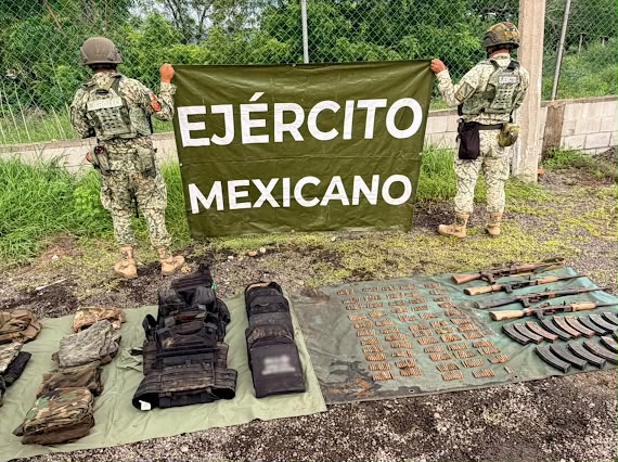 Aseguran Ejército y Marina arsenal y liberan a una persona privada de la libertad en el sur de Sinaloa