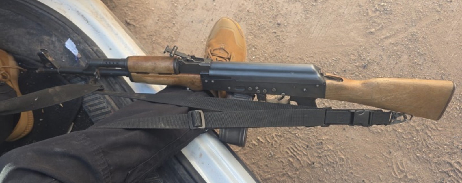 Caen dos con tres fusiles Ak-47, una granada y una camioneta en Angostura