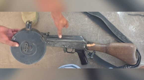 Caen dos con tres fusiles Ak-47, una granada y una camioneta en Angostura