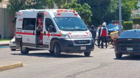 Camioneta golpea a motociclista y huye tras accidente en Guamúchil
