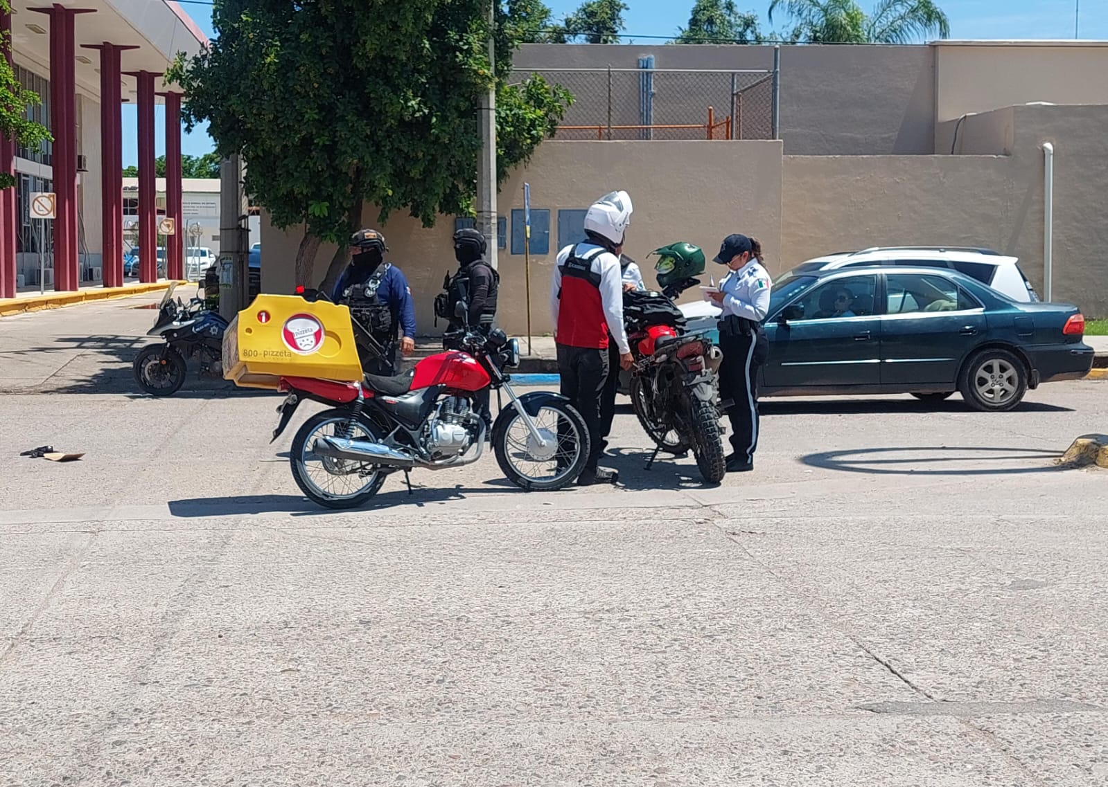 Camioneta golpea a motociclista y huye tras accidente en Guamúchil