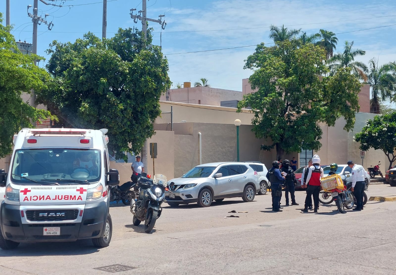 Camioneta golpea a motociclista y huye tras accidente en Guamúchil