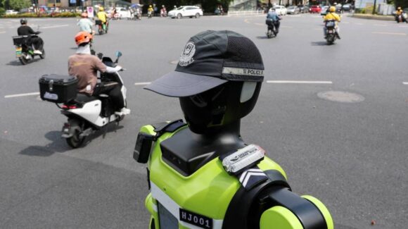 China despliega “robocops” para vigilar el tráfico