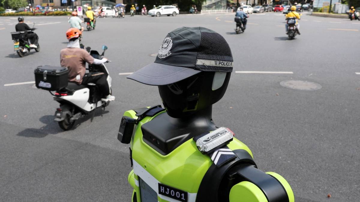 China pone a robocops a vigilar el tráfico