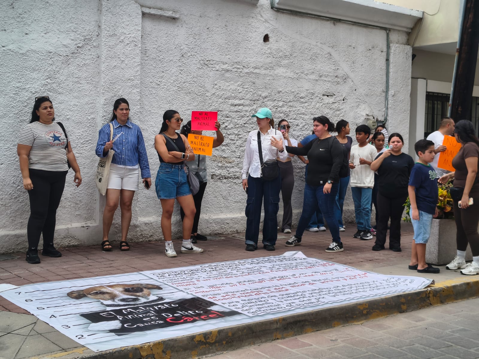 Ciudadanos protestan ante Ecología de Mazatlán