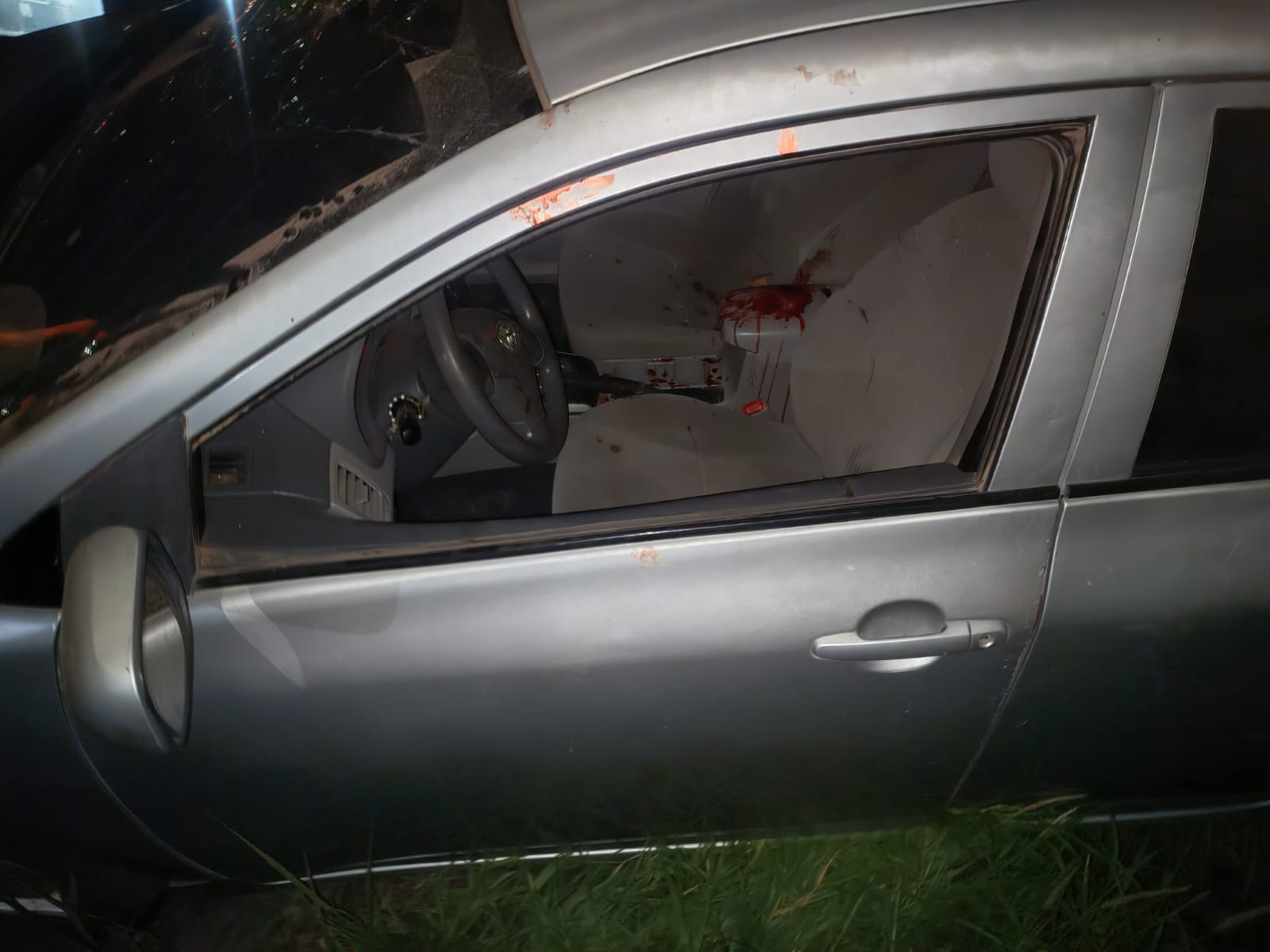 Conductor de vehículo termina en medio de la cuneta tras accidente en la México 15, en Ahome, Sinaloa