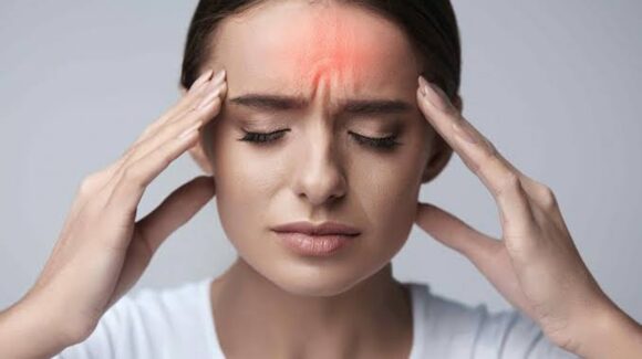 ¿Por qué aumentan los dolores de cabeza durante el calor? Así puedes prevenirlos