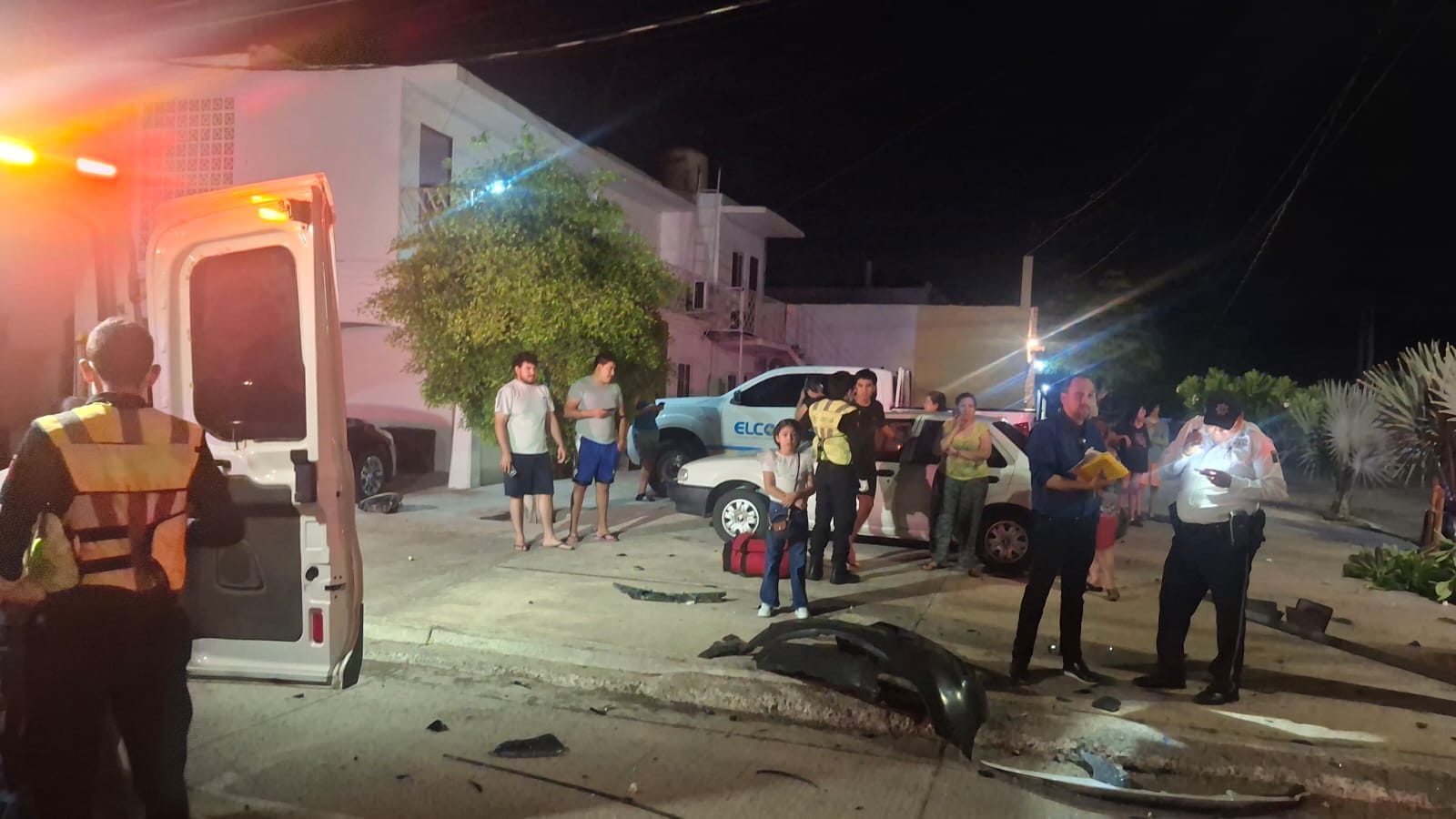 Cuatro lesionados entre ellos un menor de edad, deja aparatoso accidente en Los Mochis