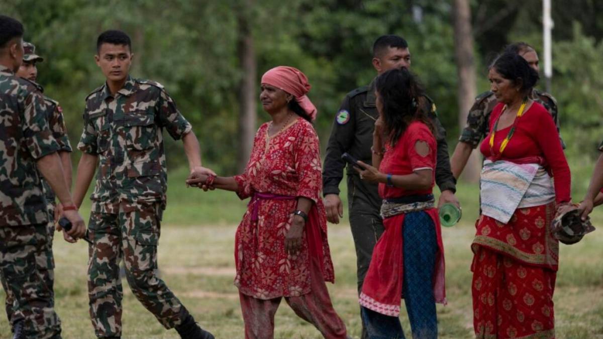 Riada en Nepal arrasa pueblos: 98 muertos y casi 900 desaparecidos