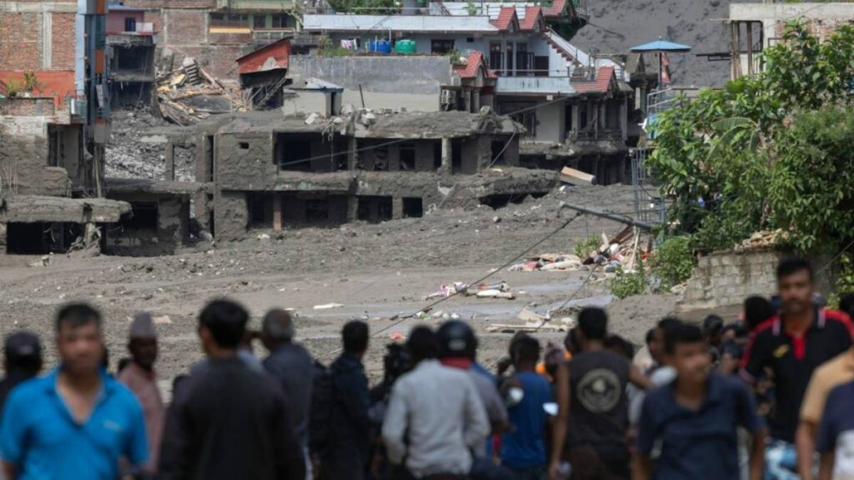 Riada en Nepal arrasa pueblos: 98 muertos y casi 900 desaparecidos