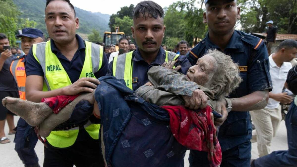 Riada en Nepal arrasa pueblos: 98 muertos y casi 900 desaparecidos
