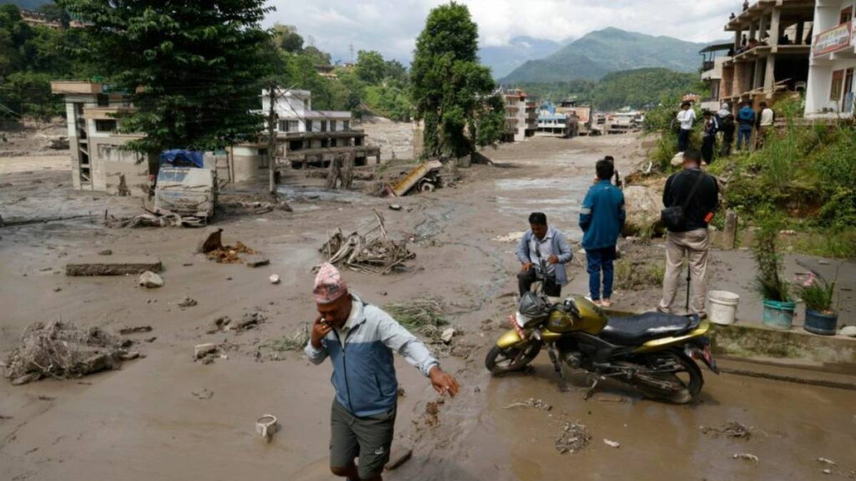 Riada en Nepal arrasa pueblos: 98 muertos y casi 900 desaparecidos