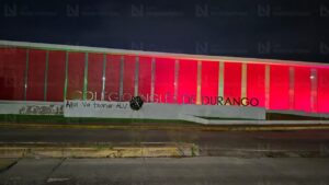 Dejan corona funebre en colegio particular de Culiacán